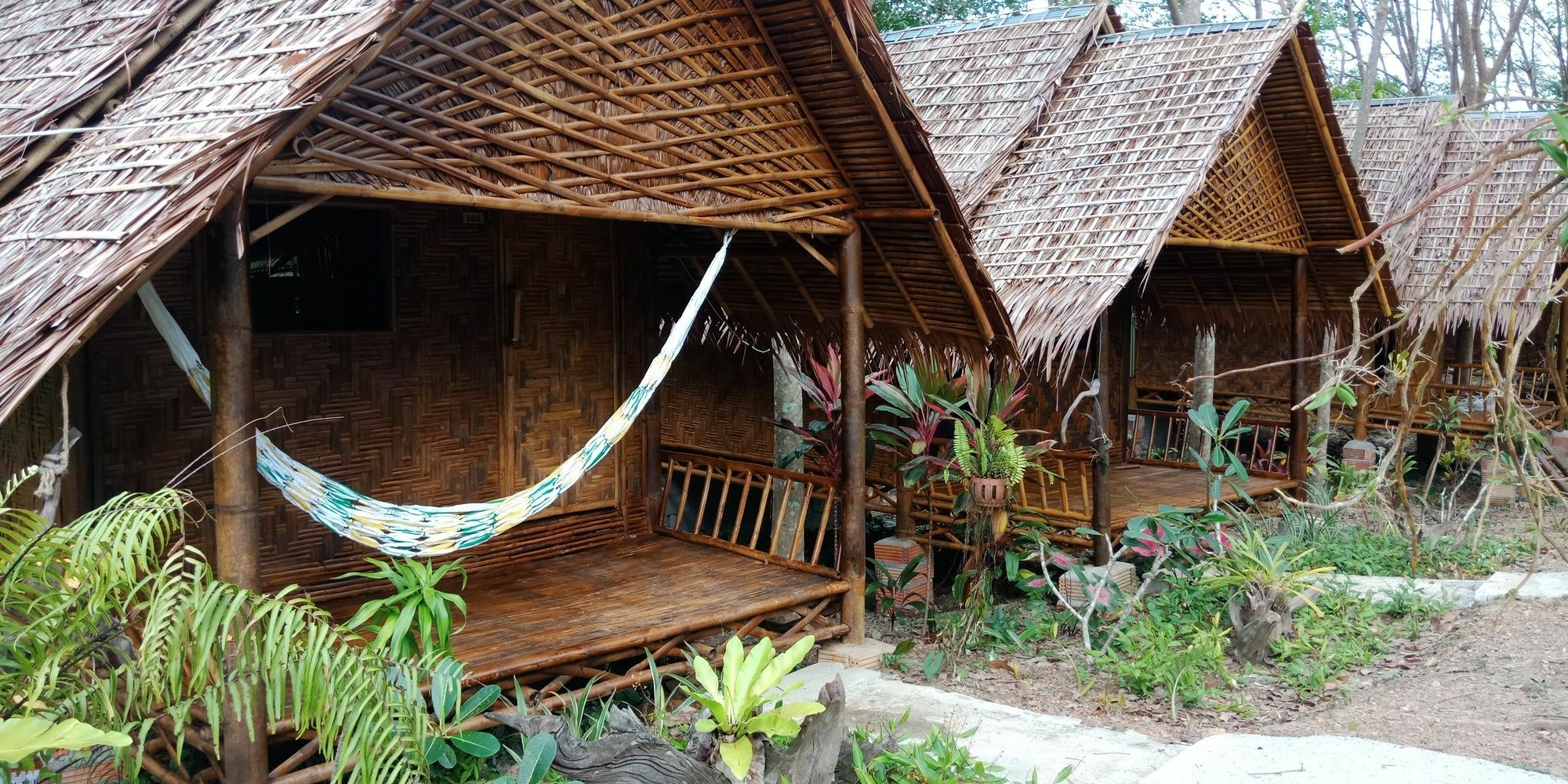 Проживание в семье Dahla Lanta Hut *